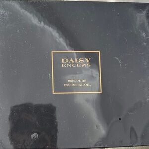 Daisy Encens 100% Pure Essential Oils, 15 piece set, new and sealed in plastic!